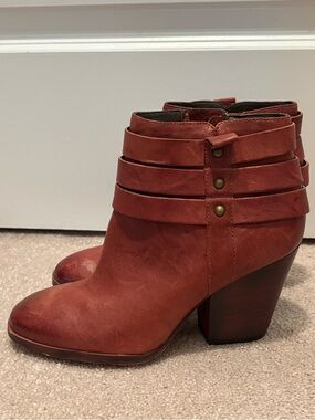 Isola Levina Women's 8.5 Leather Ankle Boots Rustic Brown Heel Bootie Side Zip